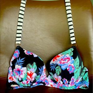 NWOT Bikini Hawaiian Themed Top